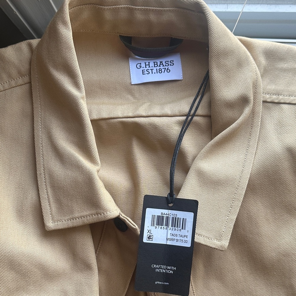 Man’s tan field jacket / work jacket from G.H. Bass & Co. Brand new w tags. XL